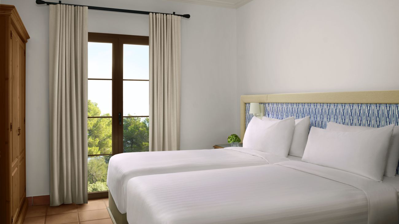 Guest Bedroom, 2 Twins